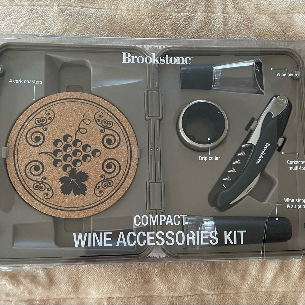 Brookstone Wine Accessories Kit NWT